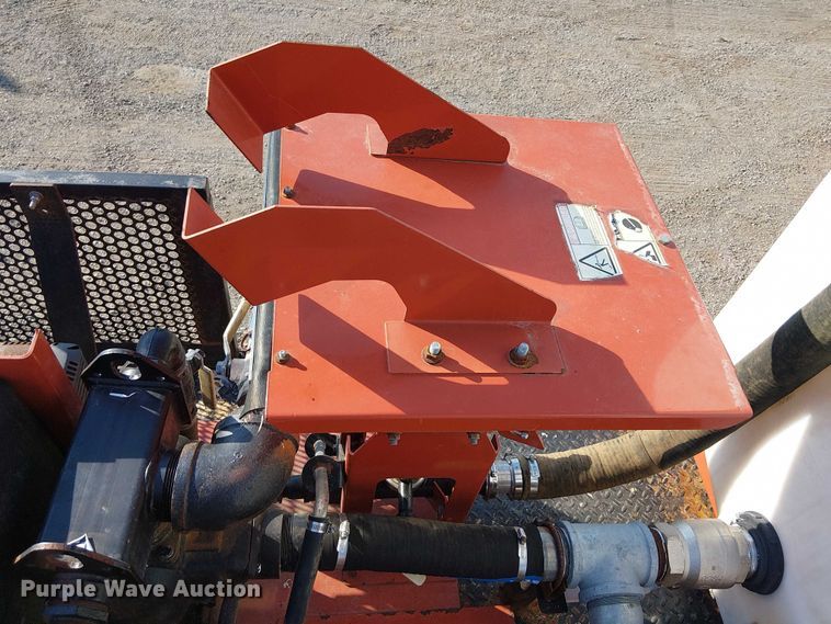 image for item EG8252 2019 Freightliner 114SD flatbed truck