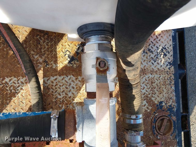 image for item EG8252 2019 Freightliner 114SD flatbed truck