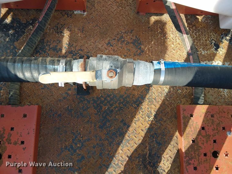 image for item EG8252 2019 Freightliner 114SD flatbed truck