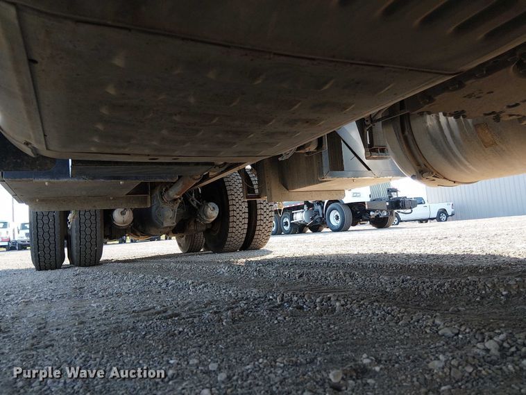 image for item EG8252 2019 Freightliner 114SD flatbed truck