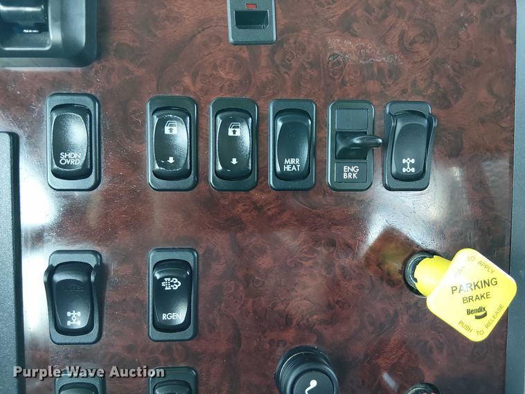 image for item EG8252 2019 Freightliner 114SD flatbed truck