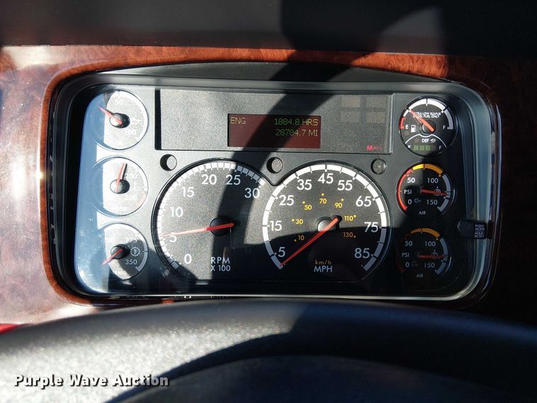 image for item EG8252 2019 Freightliner 114SD flatbed truck