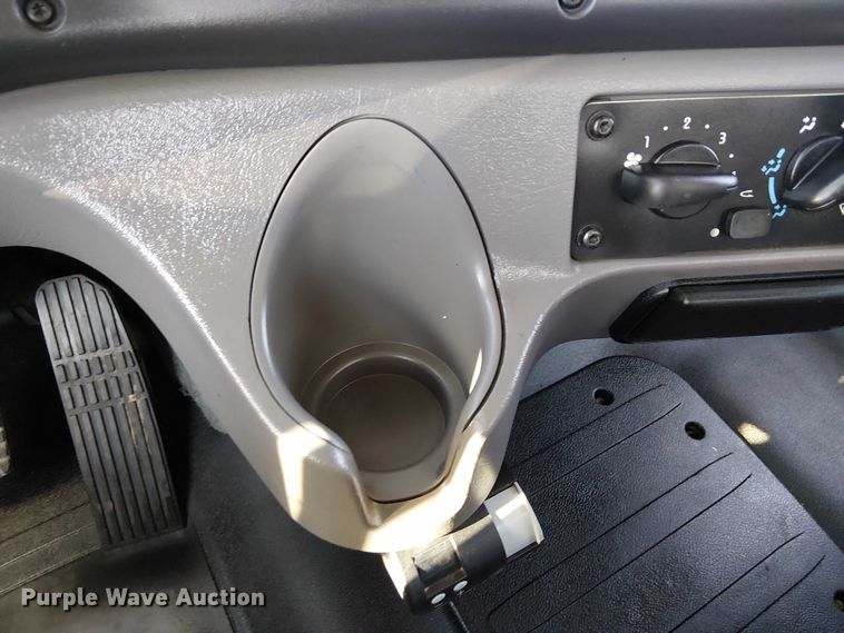 image for item EG8252 2019 Freightliner 114SD flatbed truck