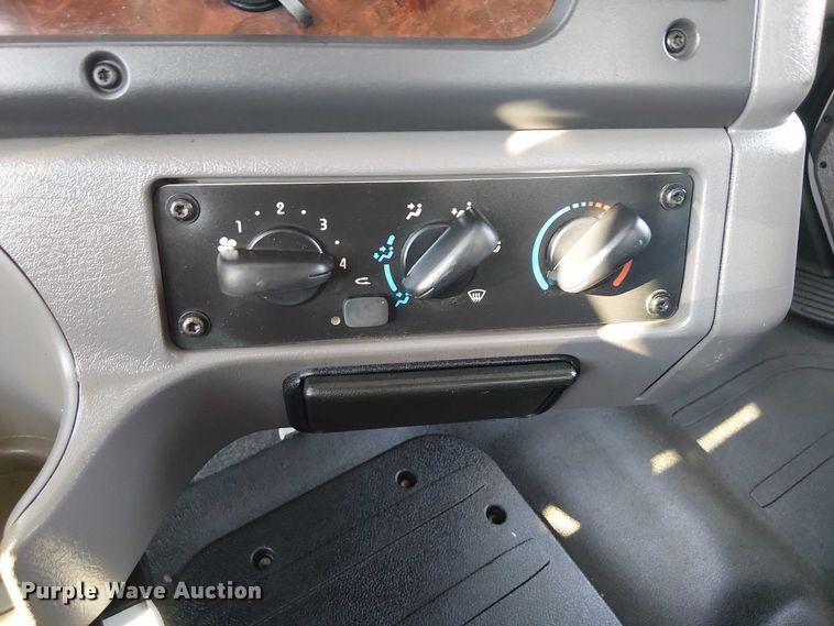 image for item EG8252 2019 Freightliner 114SD flatbed truck