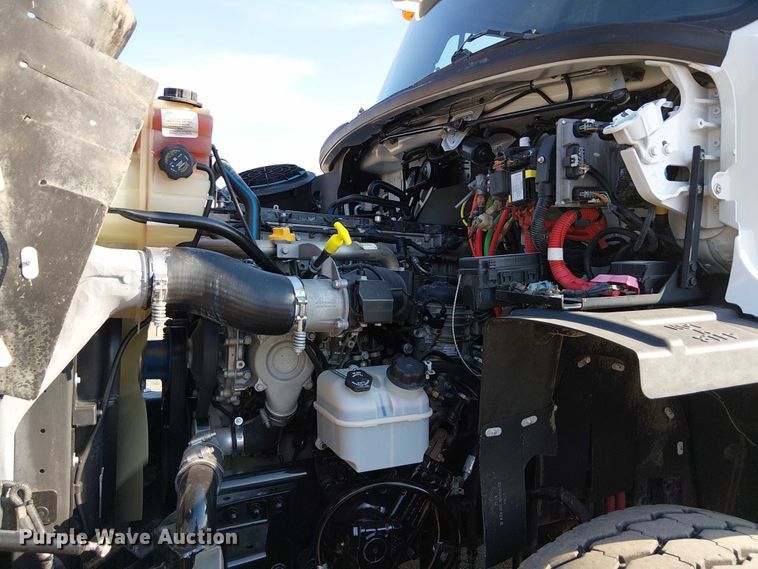 image for item EG8252 2019 Freightliner 114SD flatbed truck