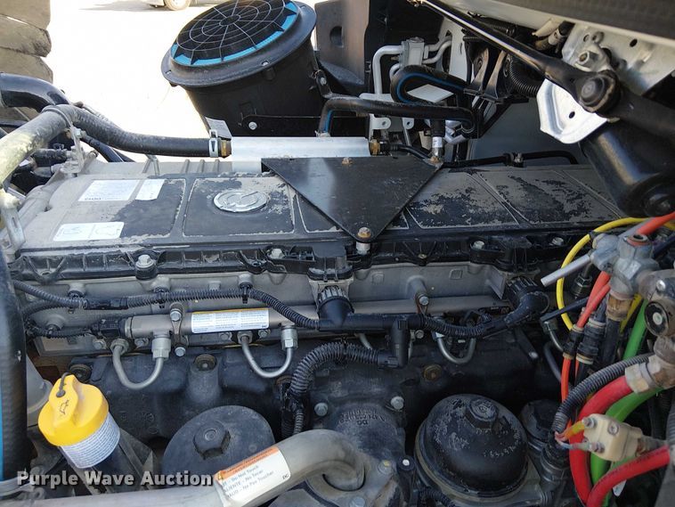 image for item EG8252 2019 Freightliner 114SD flatbed truck