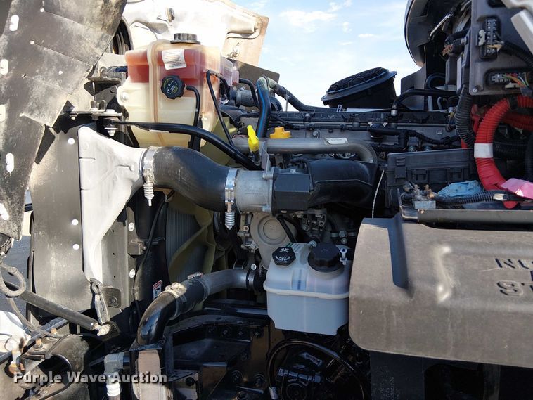 image for item EG8252 2019 Freightliner 114SD flatbed truck