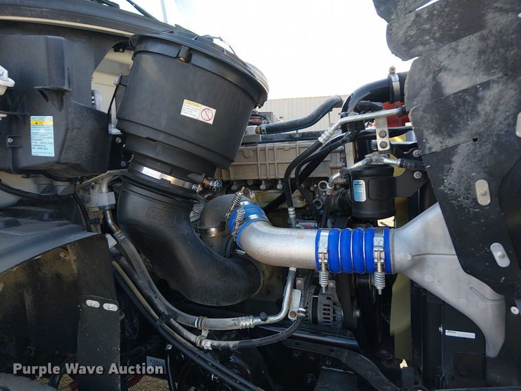 image for item EG8252 2019 Freightliner 114SD flatbed truck