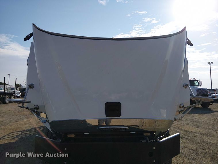 image for item EG8252 2019 Freightliner 114SD flatbed truck