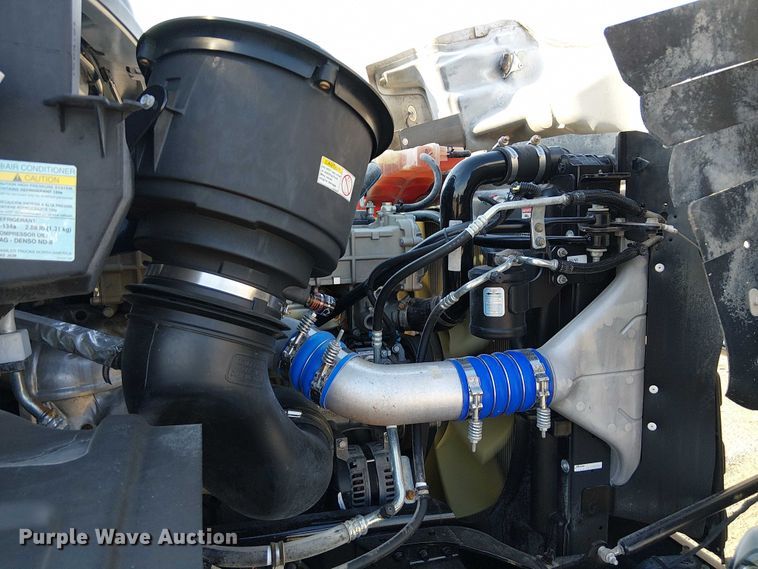 image for item EG8252 2019 Freightliner 114SD flatbed truck