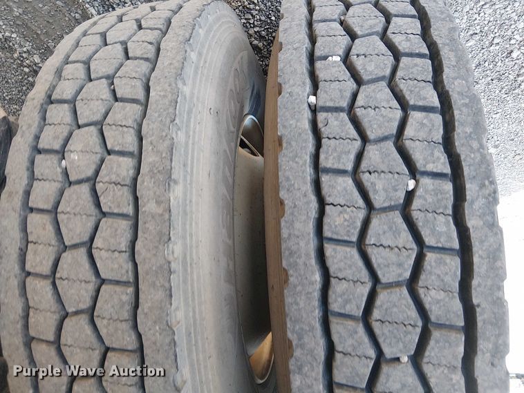 image for item EG8252 2019 Freightliner 114SD flatbed truck