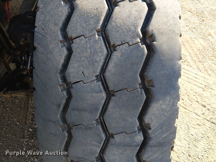 image for item EG8252 2019 Freightliner 114SD flatbed truck