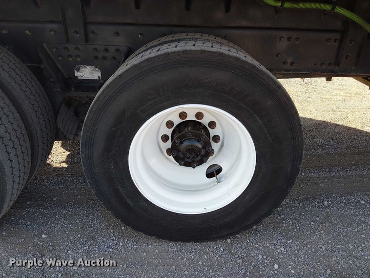 image for item EG8252 2019 Freightliner 114SD flatbed truck