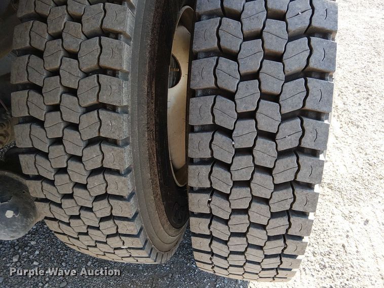 image for item EG8252 2019 Freightliner 114SD flatbed truck