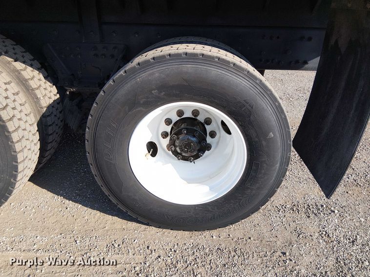 image for item EG8252 2019 Freightliner 114SD flatbed truck