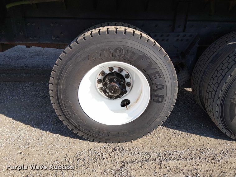 image for item EG8252 2019 Freightliner 114SD flatbed truck