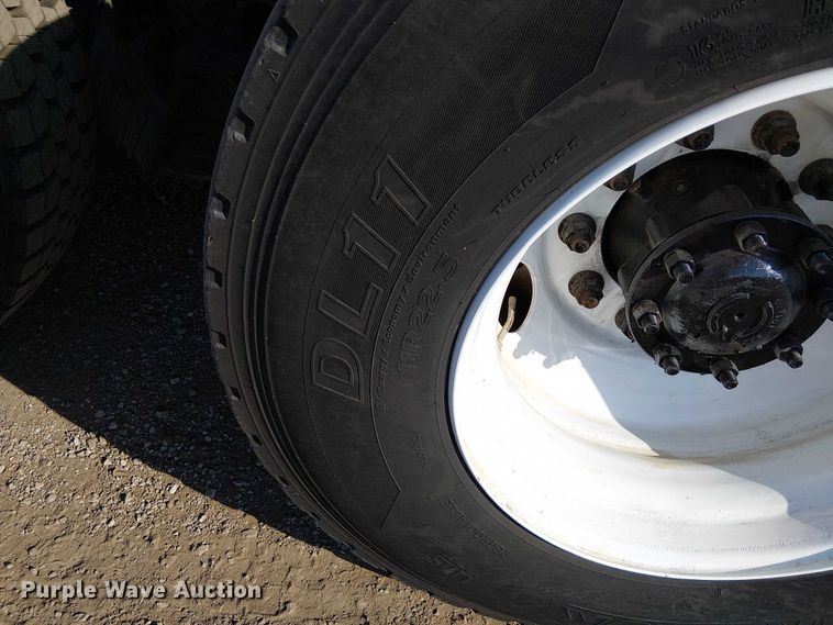 image for item EG8252 2019 Freightliner 114SD flatbed truck