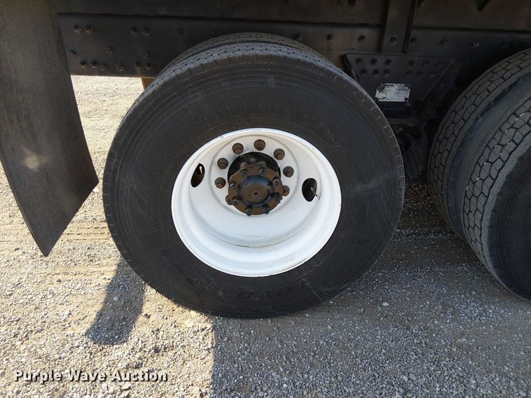 image for item EG8252 2019 Freightliner 114SD flatbed truck