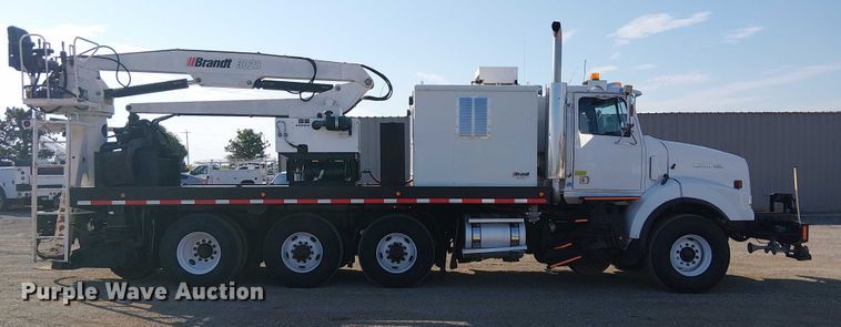 image for item EG8253 2002 Western Star 4900 crane truck