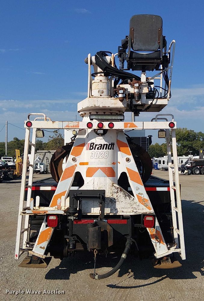 image for item EG8253 2002 Western Star 4900 crane truck