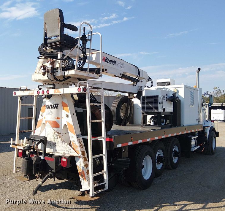 image for item EG8253 2002 Western Star 4900 crane truck