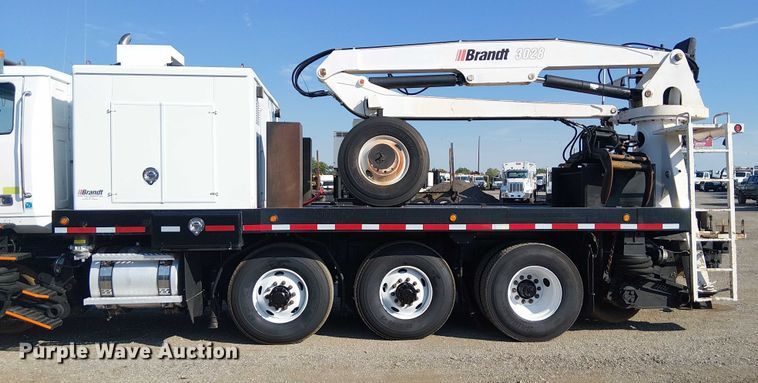 image for item EG8253 2002 Western Star 4900 crane truck