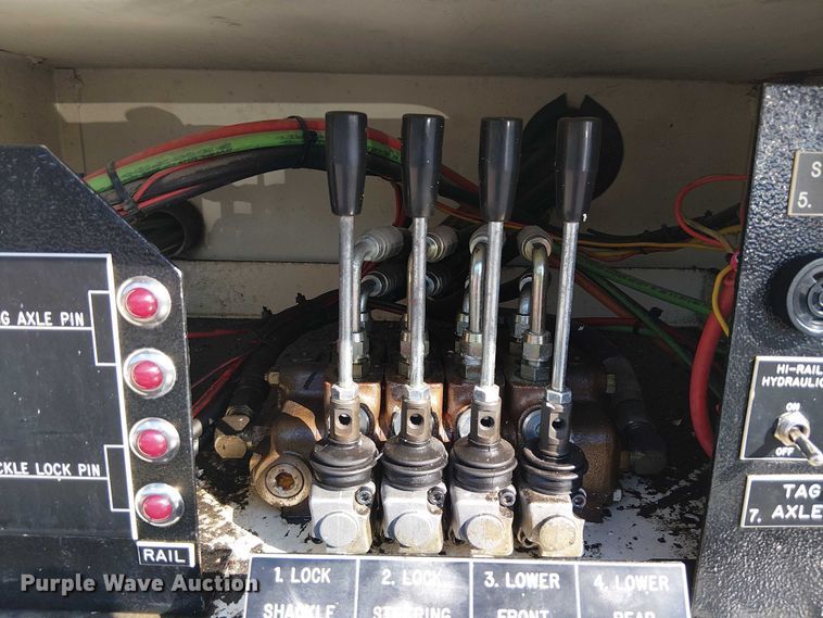 image for item EG8253 2002 Western Star 4900 crane truck