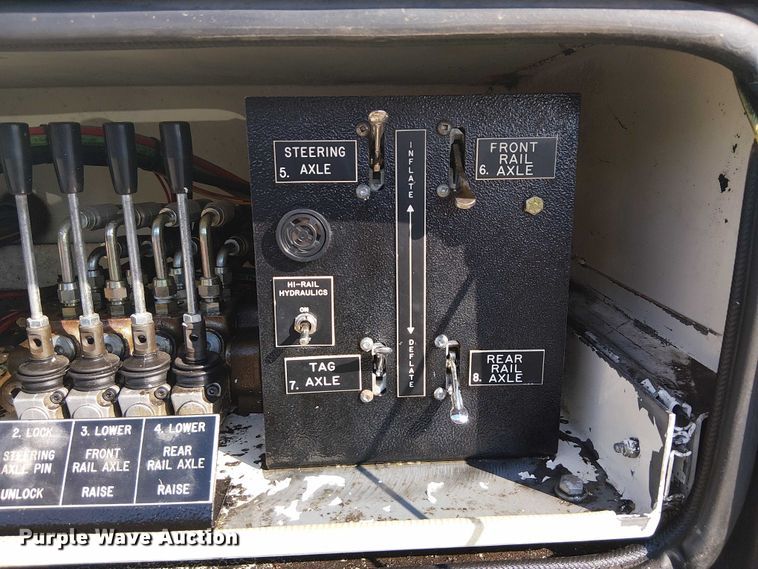 image for item EG8253 2002 Western Star 4900 crane truck