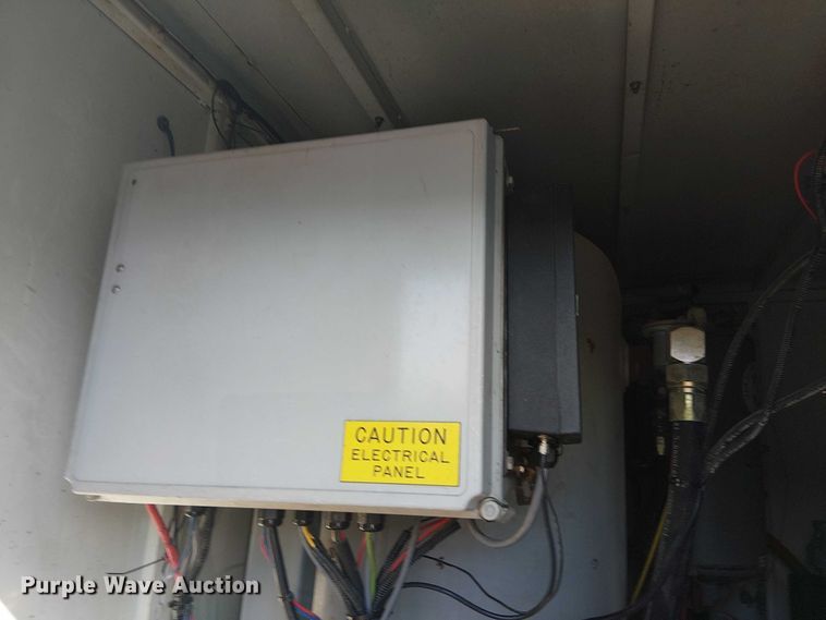 image for item EG8253 2002 Western Star 4900 crane truck