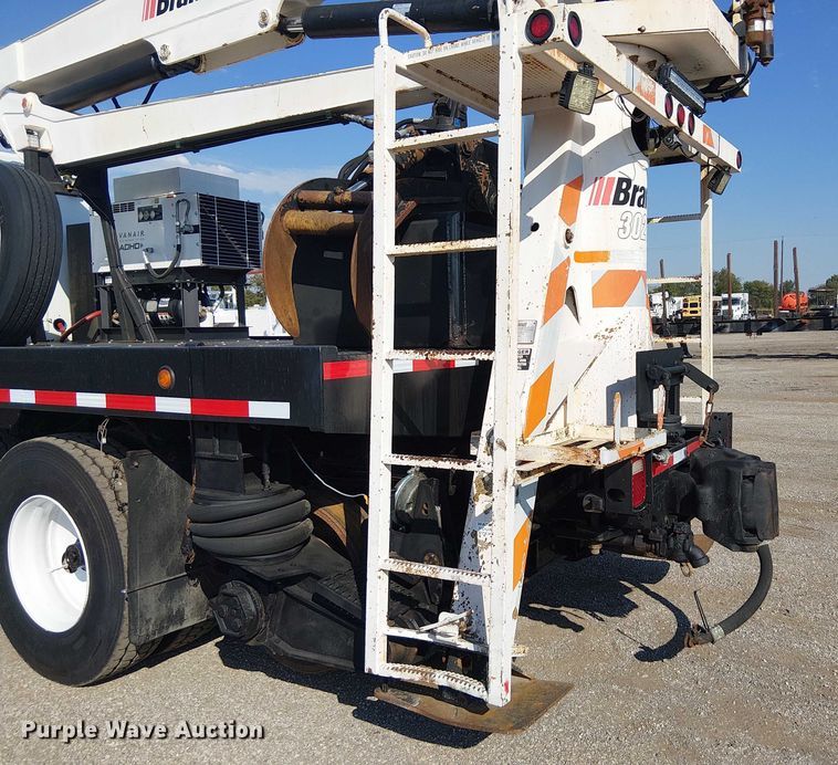 image for item EG8253 2002 Western Star 4900 crane truck