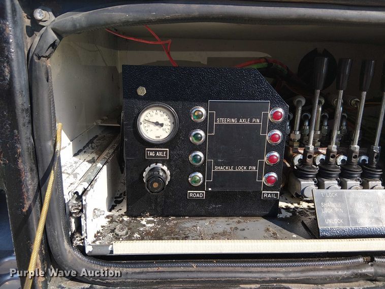 image for item EG8253 2002 Western Star 4900 crane truck