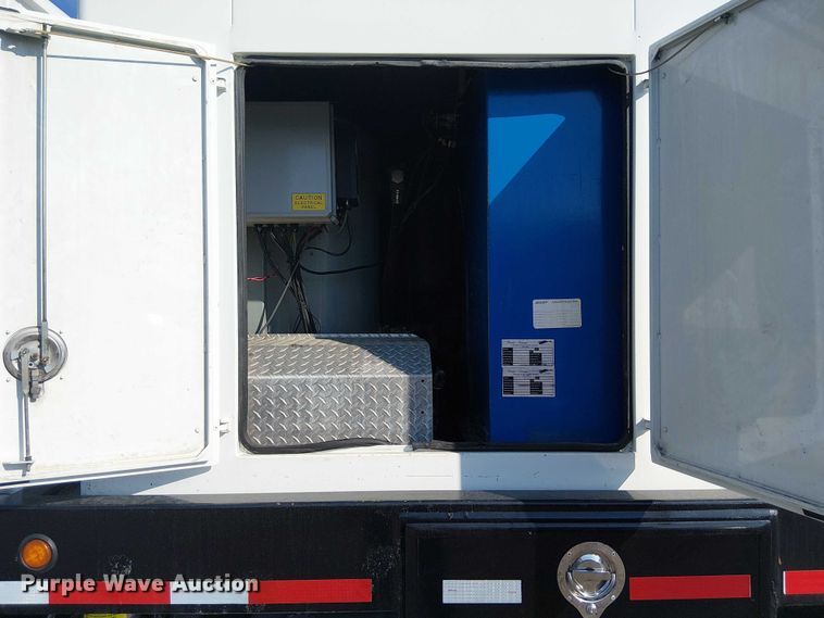 image for item EG8253 2002 Western Star 4900 crane truck