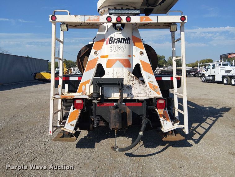 image for item EG8253 2002 Western Star 4900 crane truck