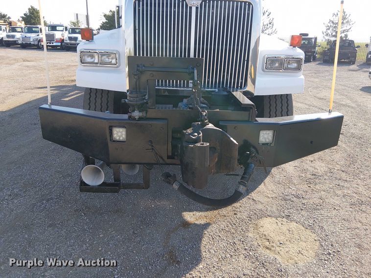 image for item EG8253 2002 Western Star 4900 crane truck