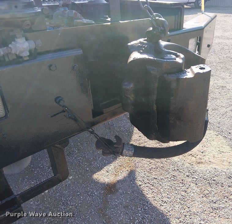 image for item EG8253 2002 Western Star 4900 crane truck