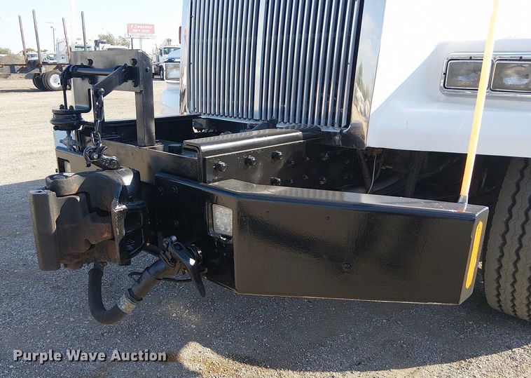 image for item EG8253 2002 Western Star 4900 crane truck