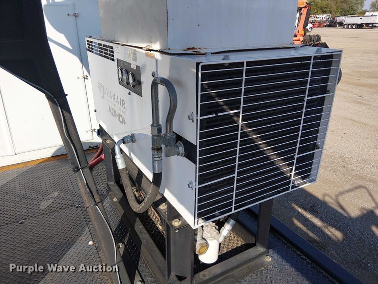 image for item EG8253 2002 Western Star 4900 crane truck