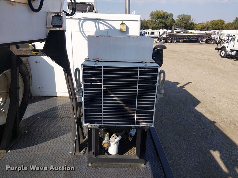 image for item EG8253 2002 Western Star 4900 crane truck