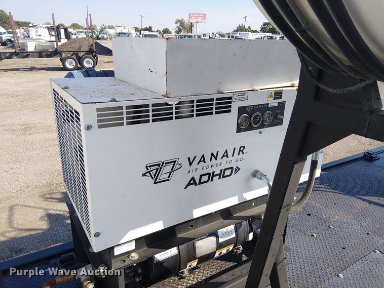 image for item EG8253 2002 Western Star 4900 crane truck