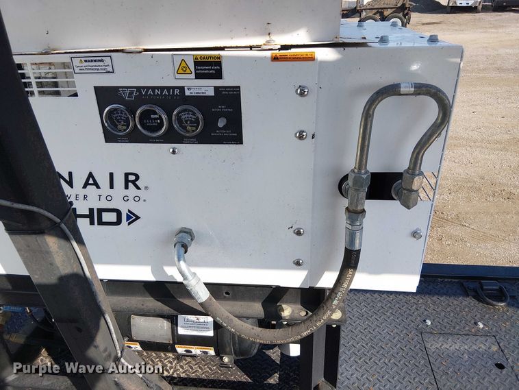 image for item EG8253 2002 Western Star 4900 crane truck