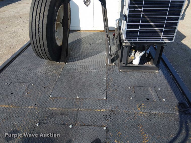 image for item EG8253 2002 Western Star 4900 crane truck