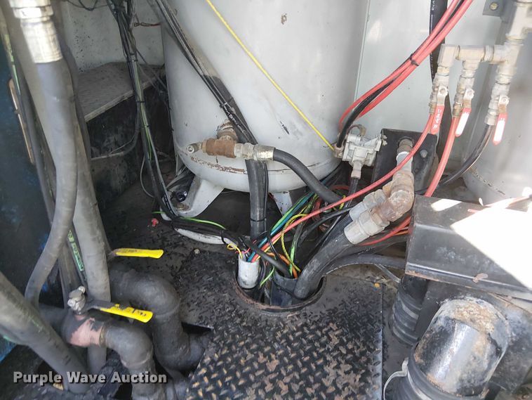 image for item EG8253 2002 Western Star 4900 crane truck