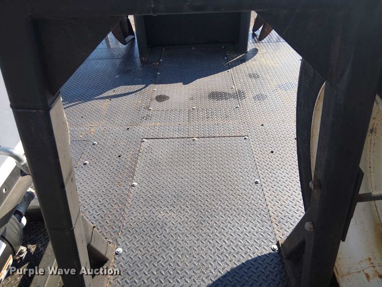 image for item EG8253 2002 Western Star 4900 crane truck