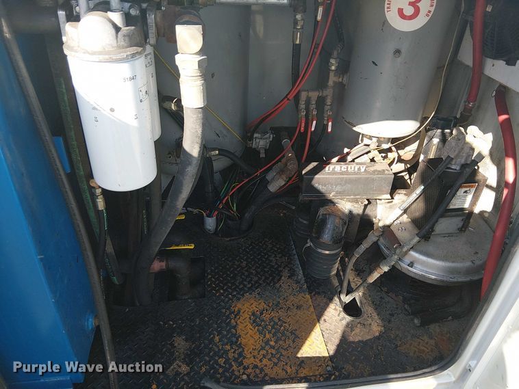 image for item EG8253 2002 Western Star 4900 crane truck