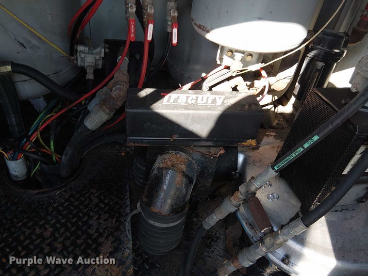 image for item EG8253 2002 Western Star 4900 crane truck