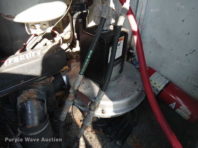 image for item EG8253 2002 Western Star 4900 crane truck