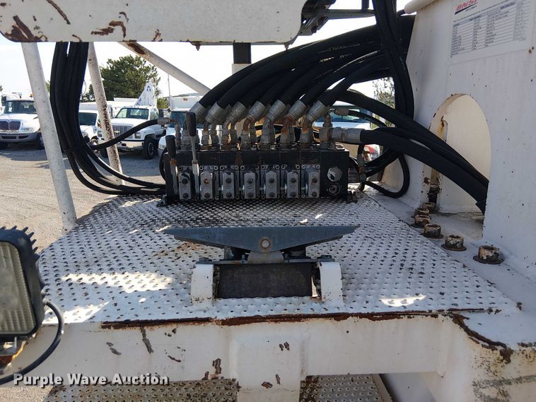 image for item EG8253 2002 Western Star 4900 crane truck