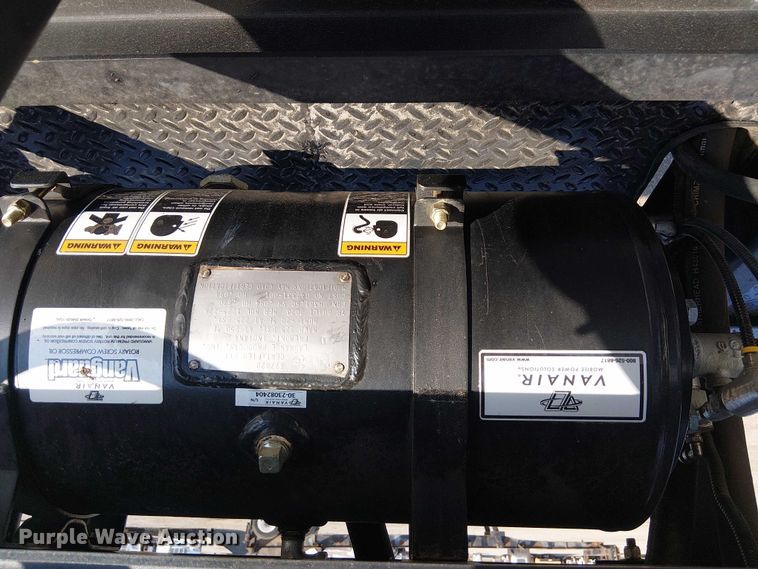 image for item EG8253 2002 Western Star 4900 crane truck