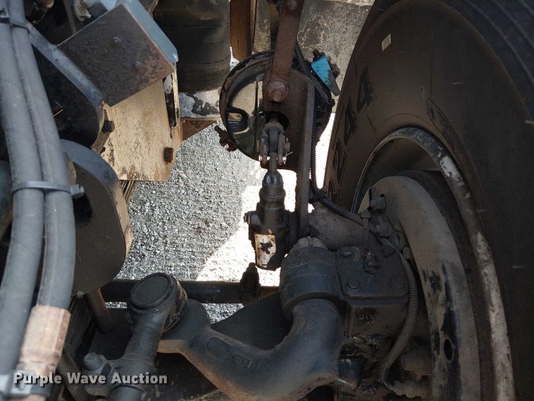 image for item EG8253 2002 Western Star 4900 crane truck