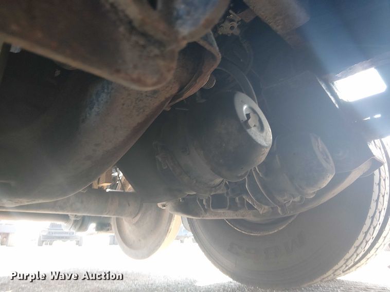 image for item EG8253 2002 Western Star 4900 crane truck